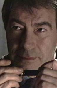 G&eacute;rard Dessalles dans le r&ocirc;le de l'hypnotiseur.